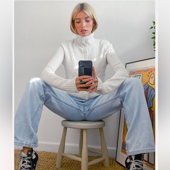 Weekday Kati turtleneck cardigan with thumbholes in white - Picture 4 of 5